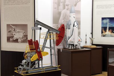 Экспонаты "УРАЛНИТИ" были представлены на выставке "Неизвестный танкопром"